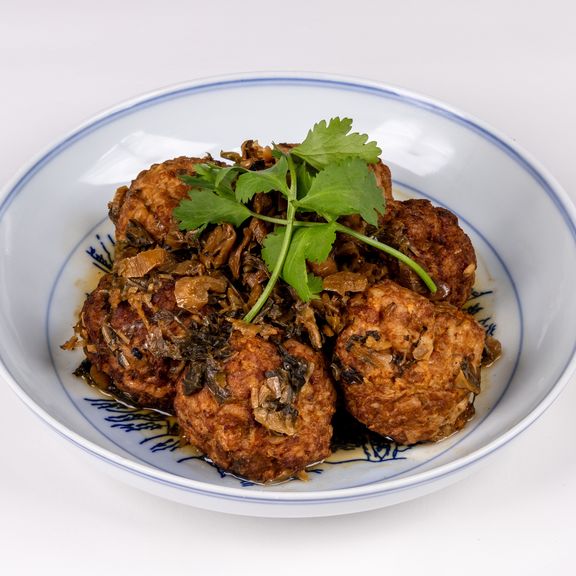 Berkshire Pork Meat Ball with Preserved Mustard Greens 黑毛豬梅菜獅子頭 — FAV Craft Kitchen